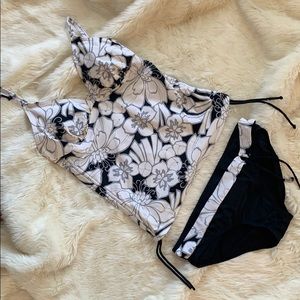 Pretty floral B&W tankini with belt!